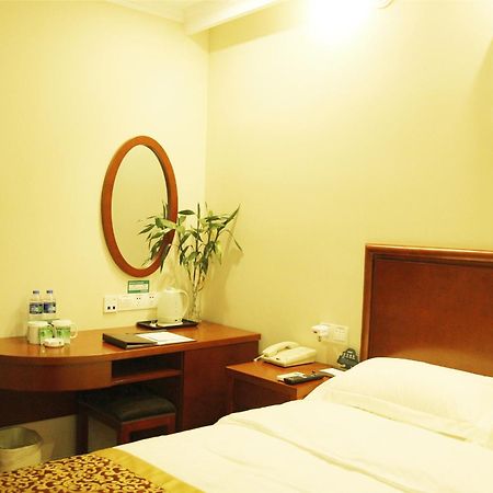 Greentree Inn Zhejiang Jiaxing West Zhongshan Road Vintage Car Building Express Hotel Экстерьер фото