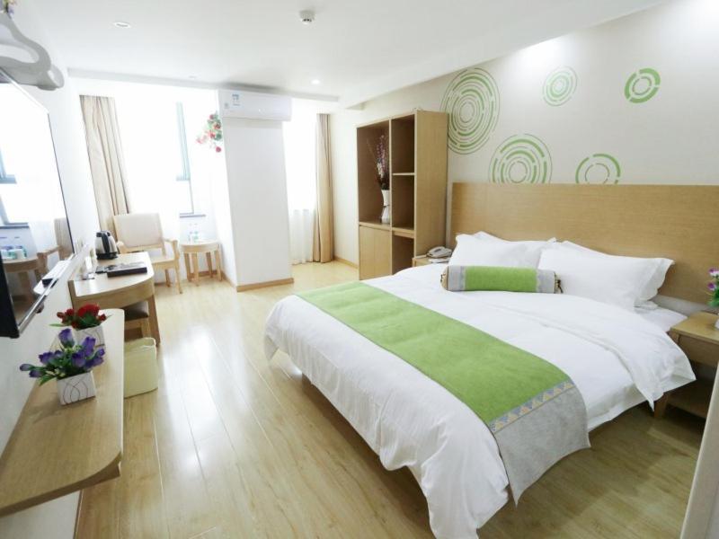Greentree Inn Zhejiang Jiaxing West Zhongshan Road Vintage Car Building Express Hotel Экстерьер фото