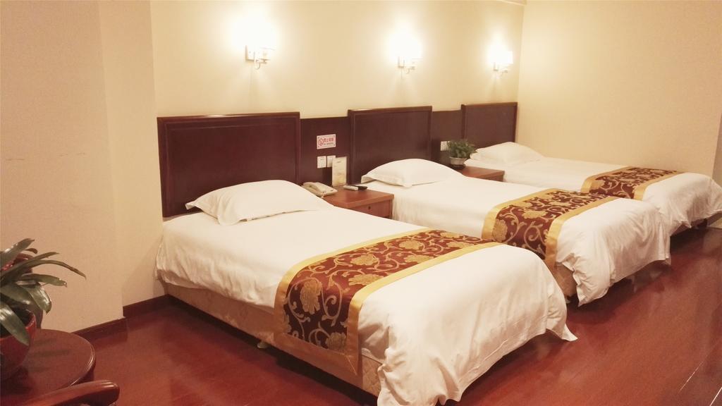 Greentree Inn Zhejiang Jiaxing West Zhongshan Road Vintage Car Building Express Hotel Экстерьер фото