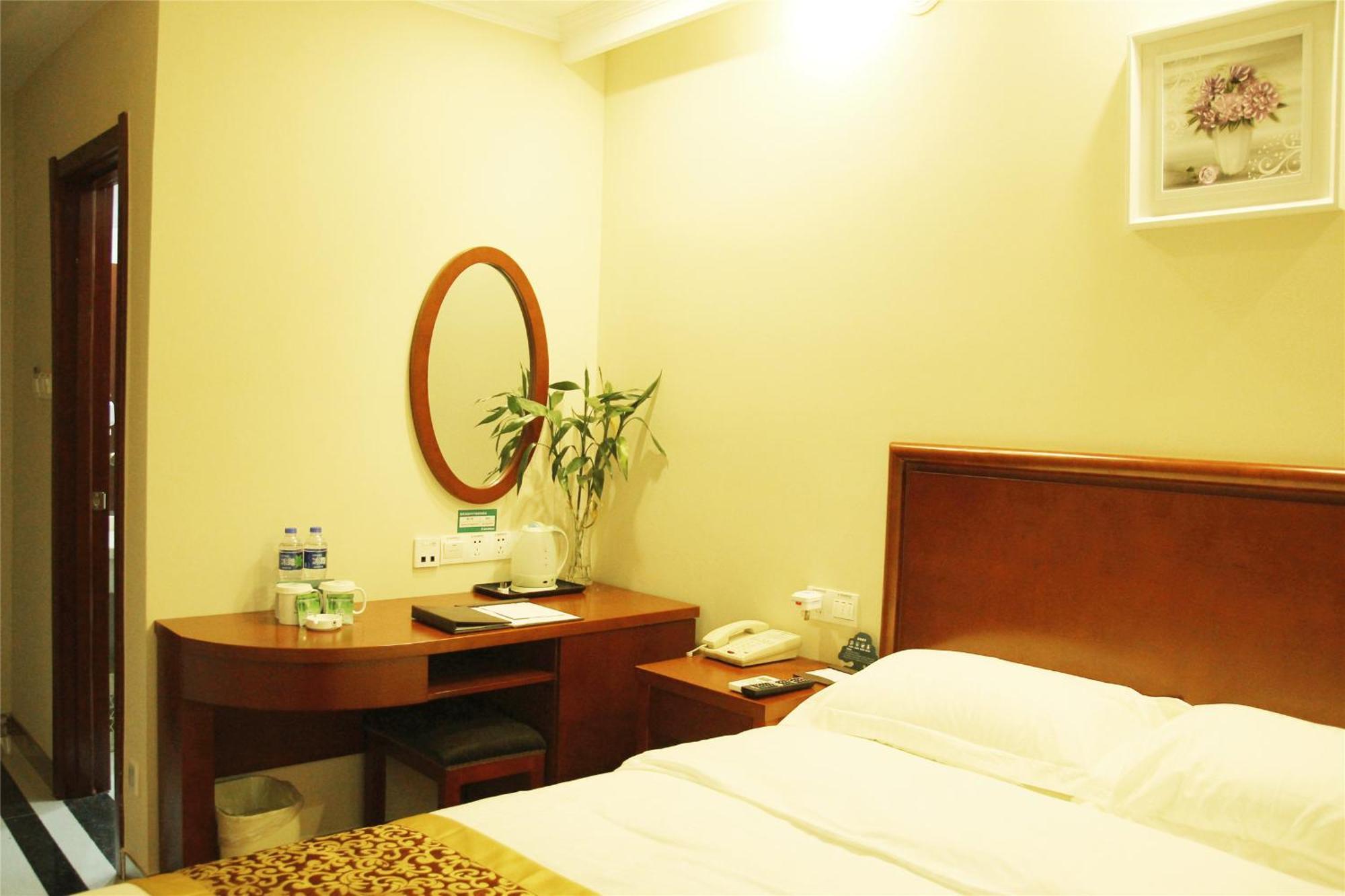 Greentree Inn Zhejiang Jiaxing West Zhongshan Road Vintage Car Building Express Hotel Экстерьер фото