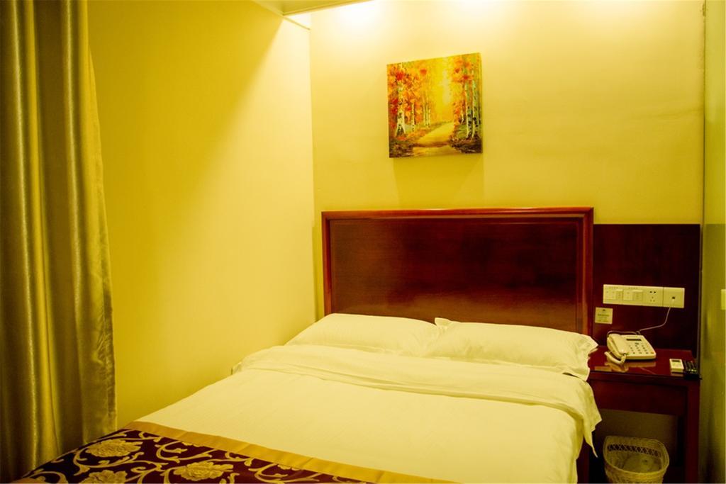 Greentree Inn Zhejiang Jiaxing West Zhongshan Road Vintage Car Building Express Hotel Экстерьер фото