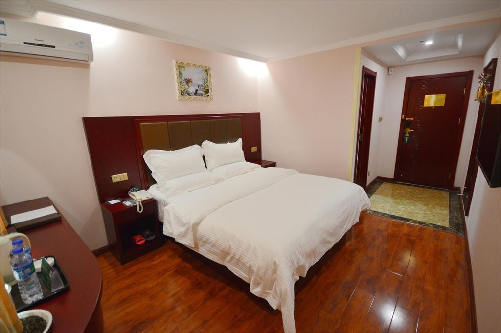 Greentree Inn Zhejiang Jiaxing West Zhongshan Road Vintage Car Building Express Hotel Экстерьер фото