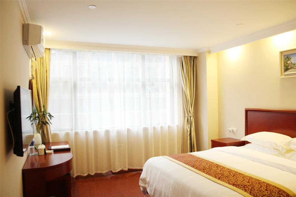 Greentree Inn Zhejiang Jiaxing West Zhongshan Road Vintage Car Building Express Hotel Экстерьер фото